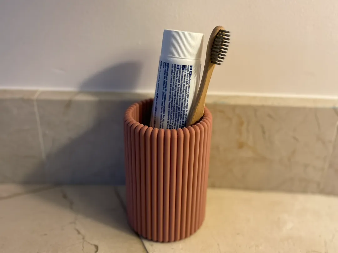 Ribbed Toothbrush And Toothpaste Holder