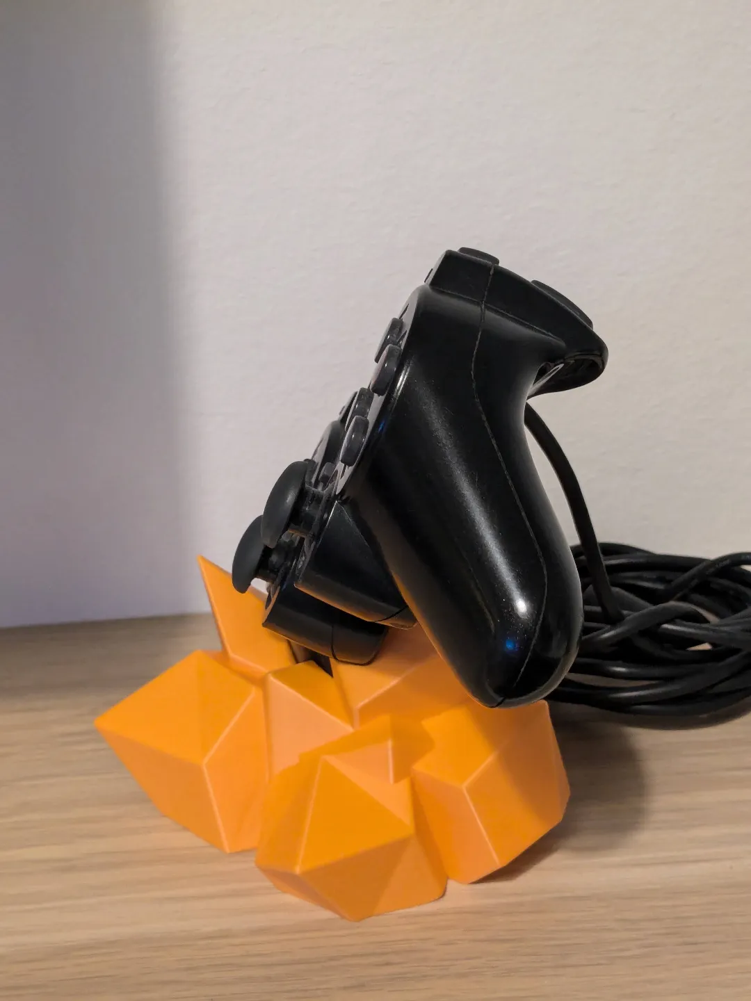 Playstation 2 Controller Stand/Dualshock 2 Crystal, photo 2 of 4 - Playstation 2 Controller Stand/Dualshock 2 Crystal Gaming Accessories