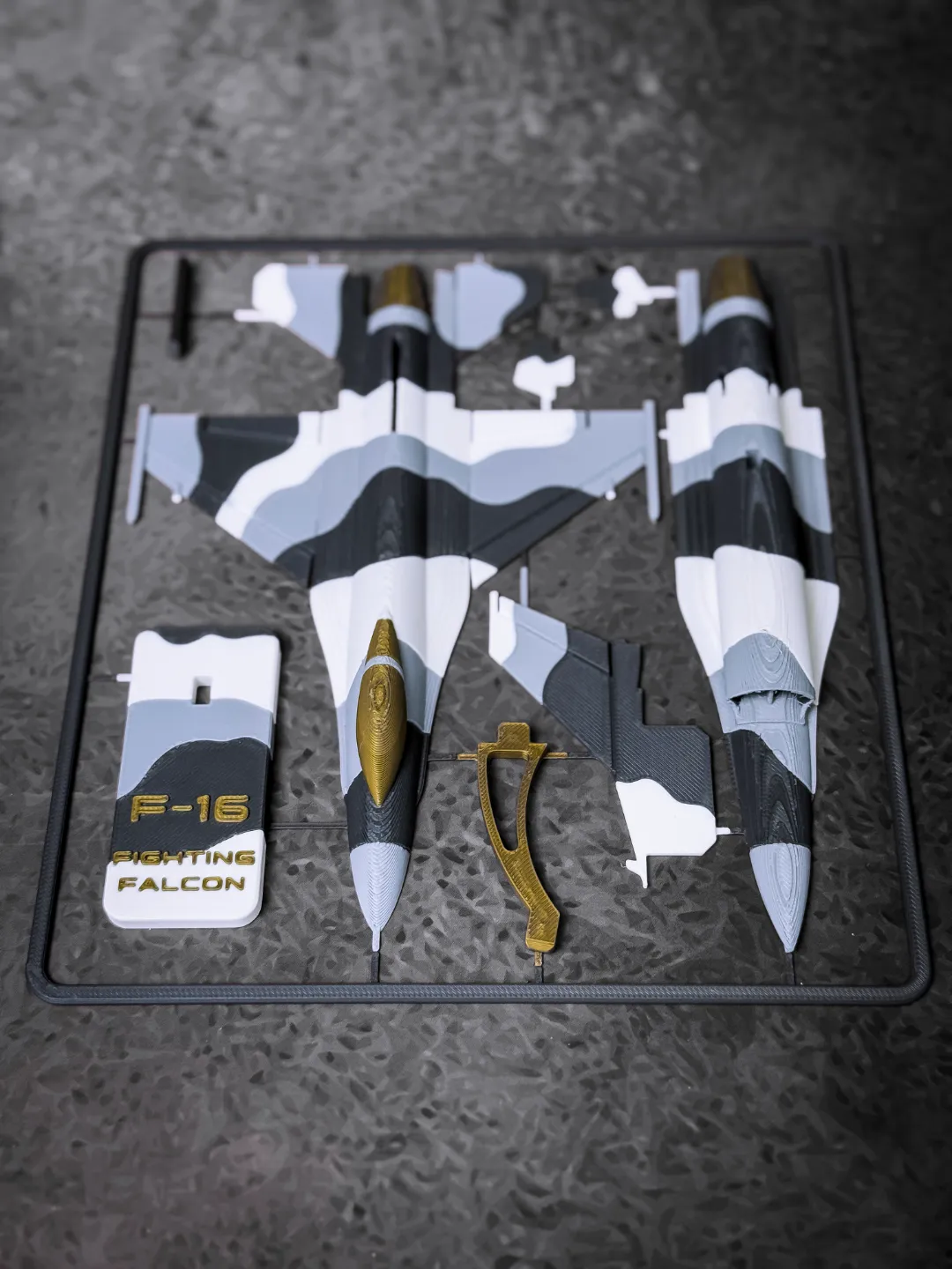 F-16 Fighting Falcon Plane Kit Card, photo 2 of 4 - F-16 Fighting Falcon Plane Kit Card Models, RC & Drones