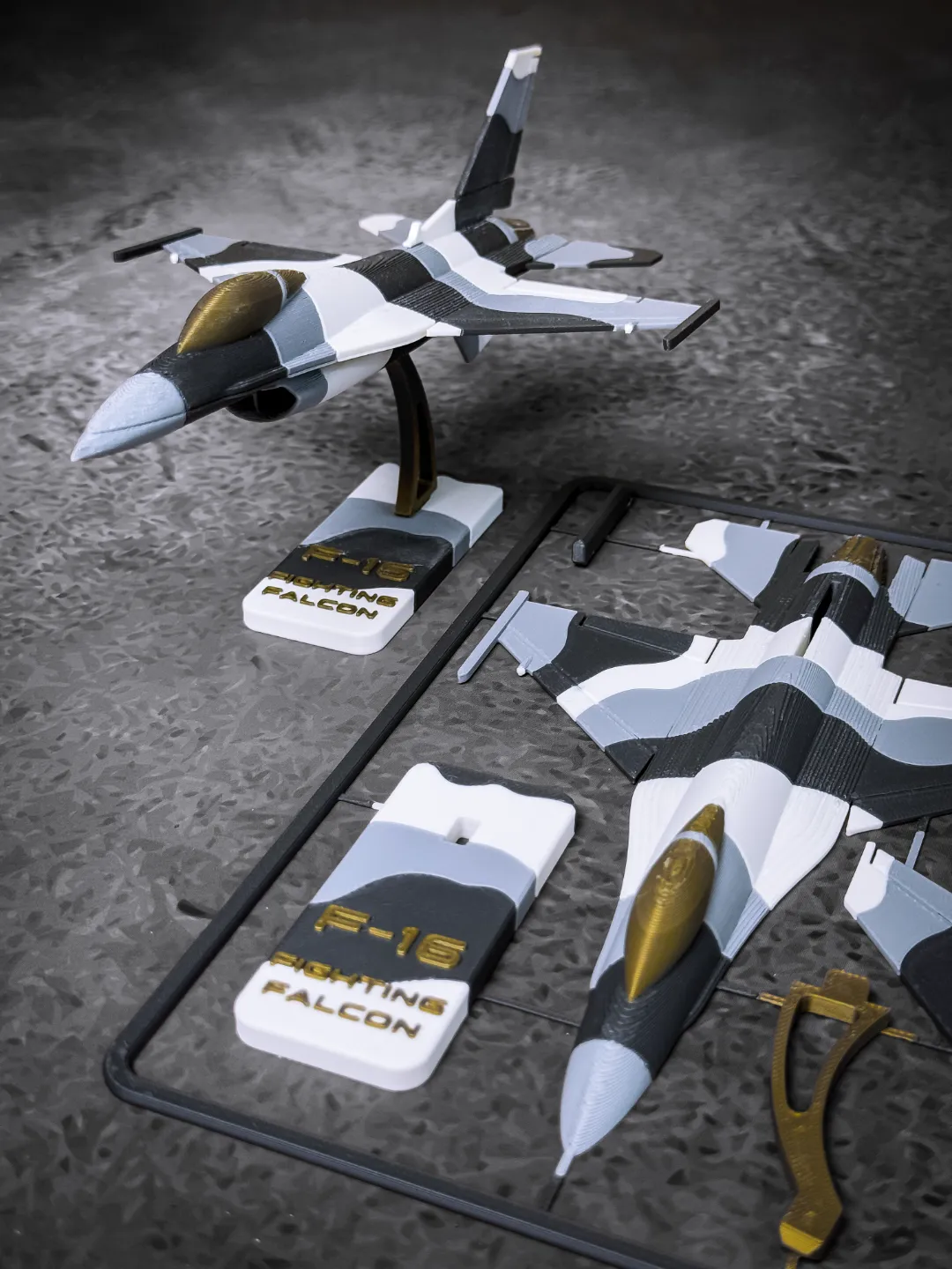 F-16 Fighting Falcon Plane Kit Card, photo 3 of 4 - F-16 Fighting Falcon Plane Kit Card Models, RC & Drones