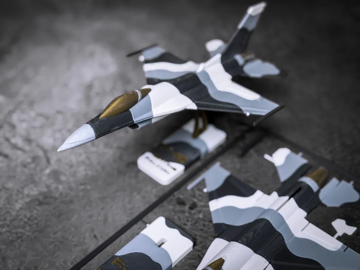 F-16 Fighting Falcon Plane Kit Card, photo 4 of 4 - F-16 Fighting Falcon Plane Kit Card Models, RC & Drones