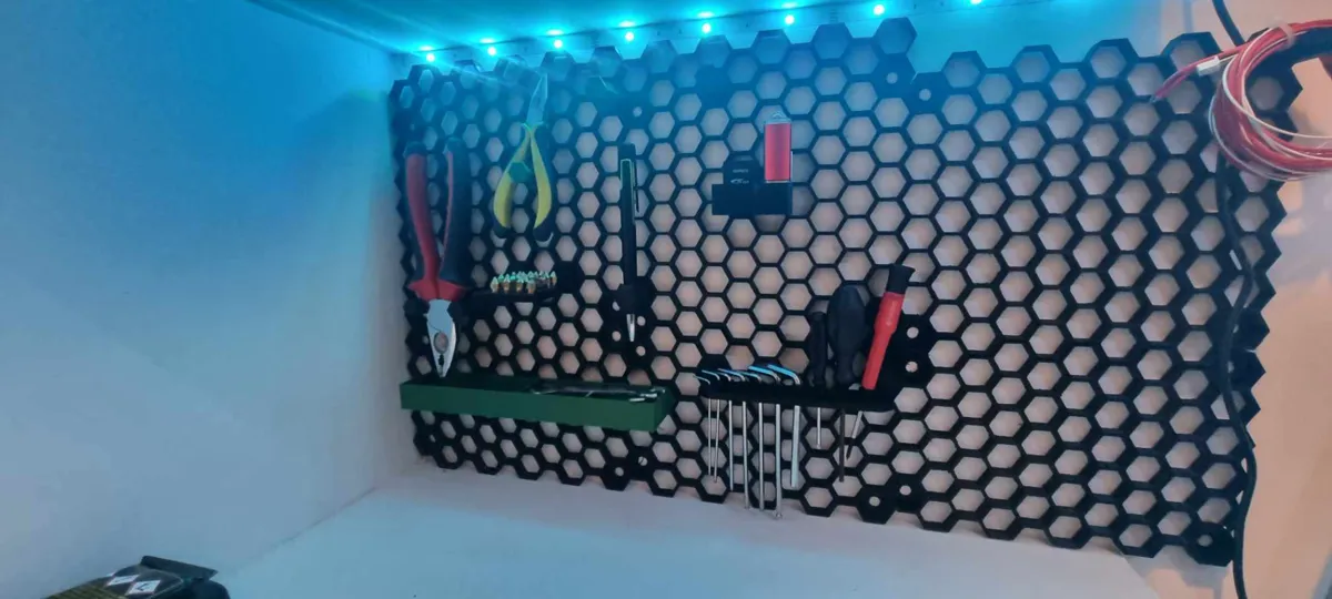 Wall tool holder