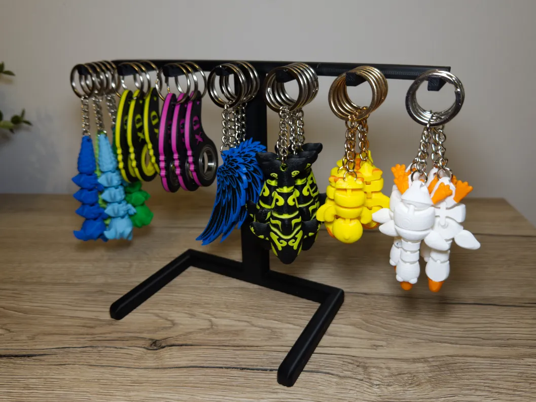 Keychain stand in one piece