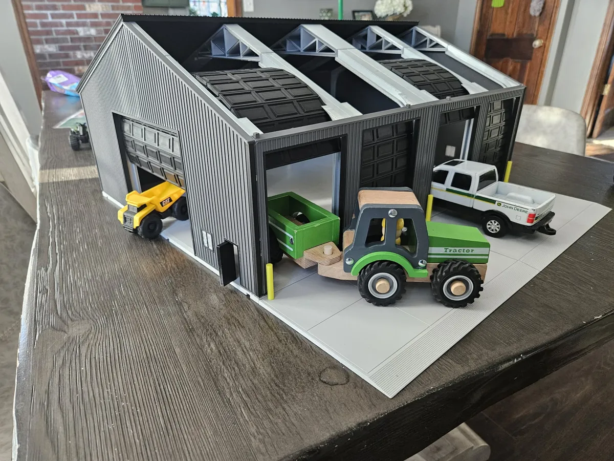 Big Boy Garage - 1:24 Scale Pole barn, photo 3 of 4 - Big Boy Garage - 1:24 Scale Pole barn Miniatures