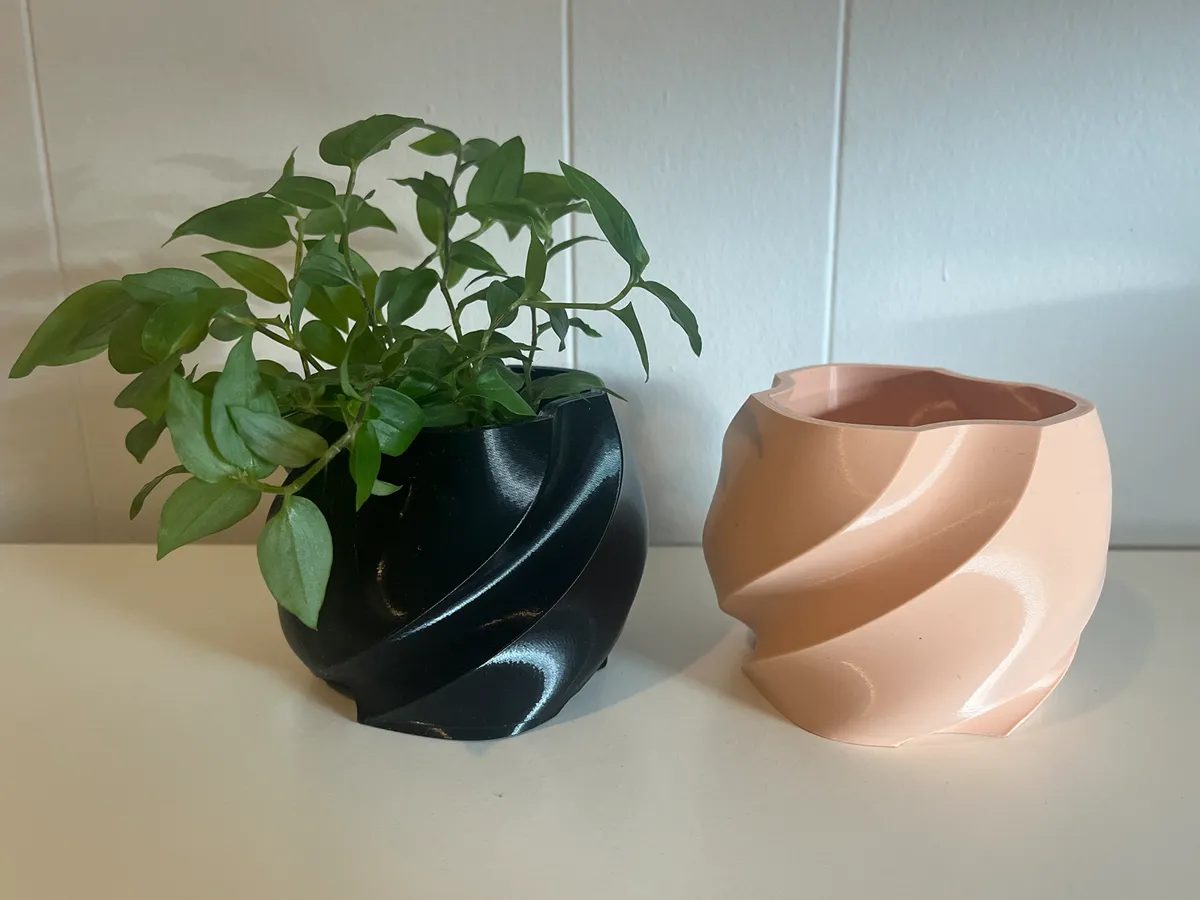 PLANTER, photo 2 of 2 - Planters & Plant Pots, flower