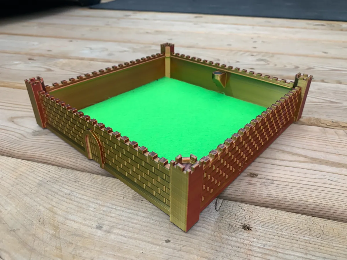 Medieval Dice Rolling Tray - Fortress Motif, photo 4 of 4 - Medieval Dice Rolling Tray - Fortress Motif Hobby & DIY