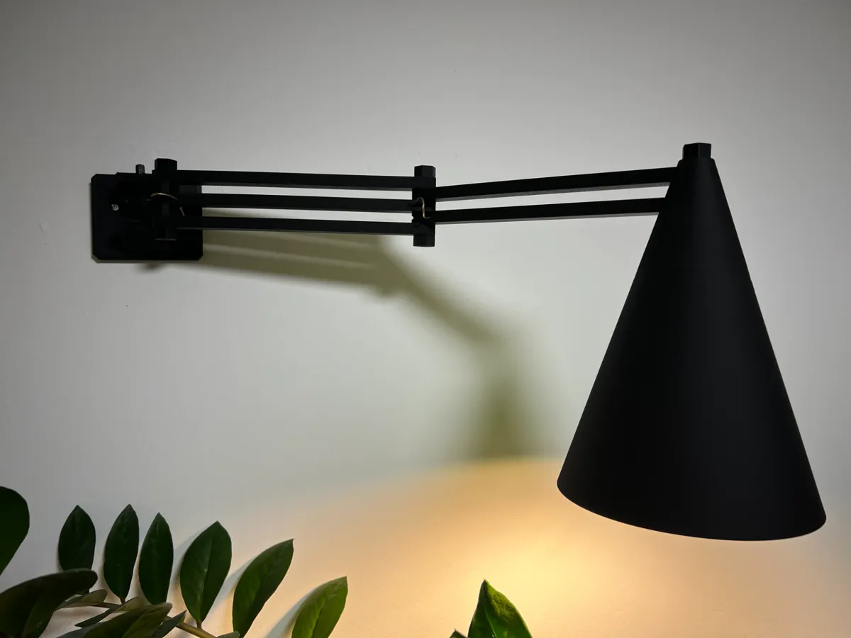 Wall lamp for plants