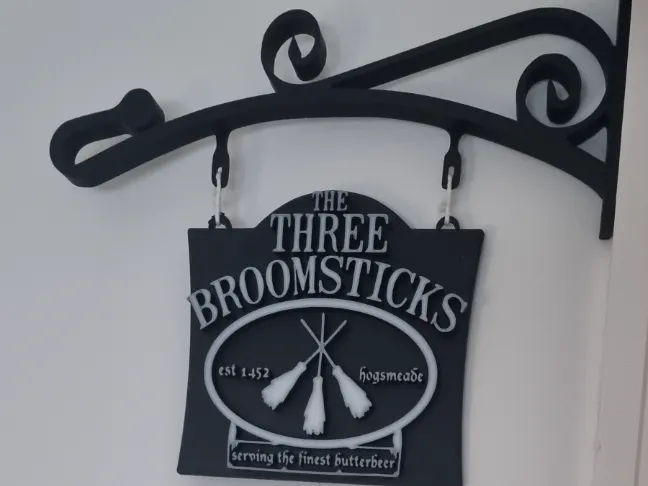 Harry Potter Three Broomsticks sign