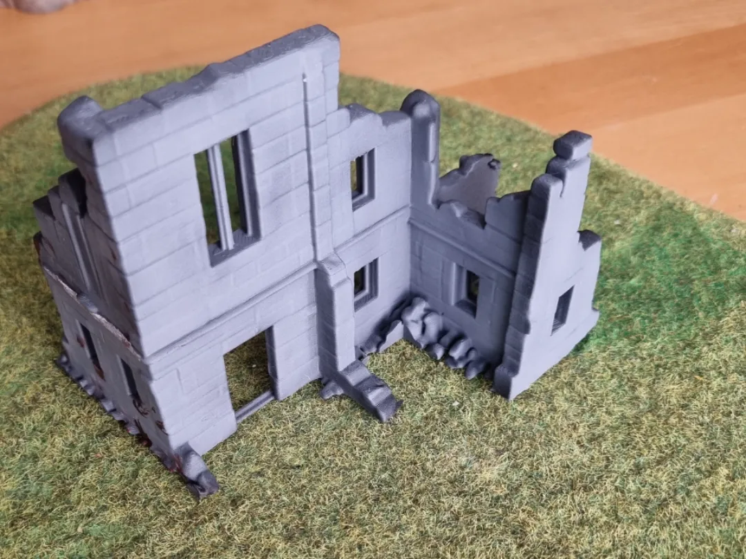 Ruined Urban Building - Diorama & Wargame Terrain