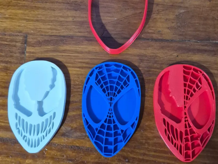 Cortantes de galletitas - Spiderman y Venom - Dual - Home Accents, in stock in India