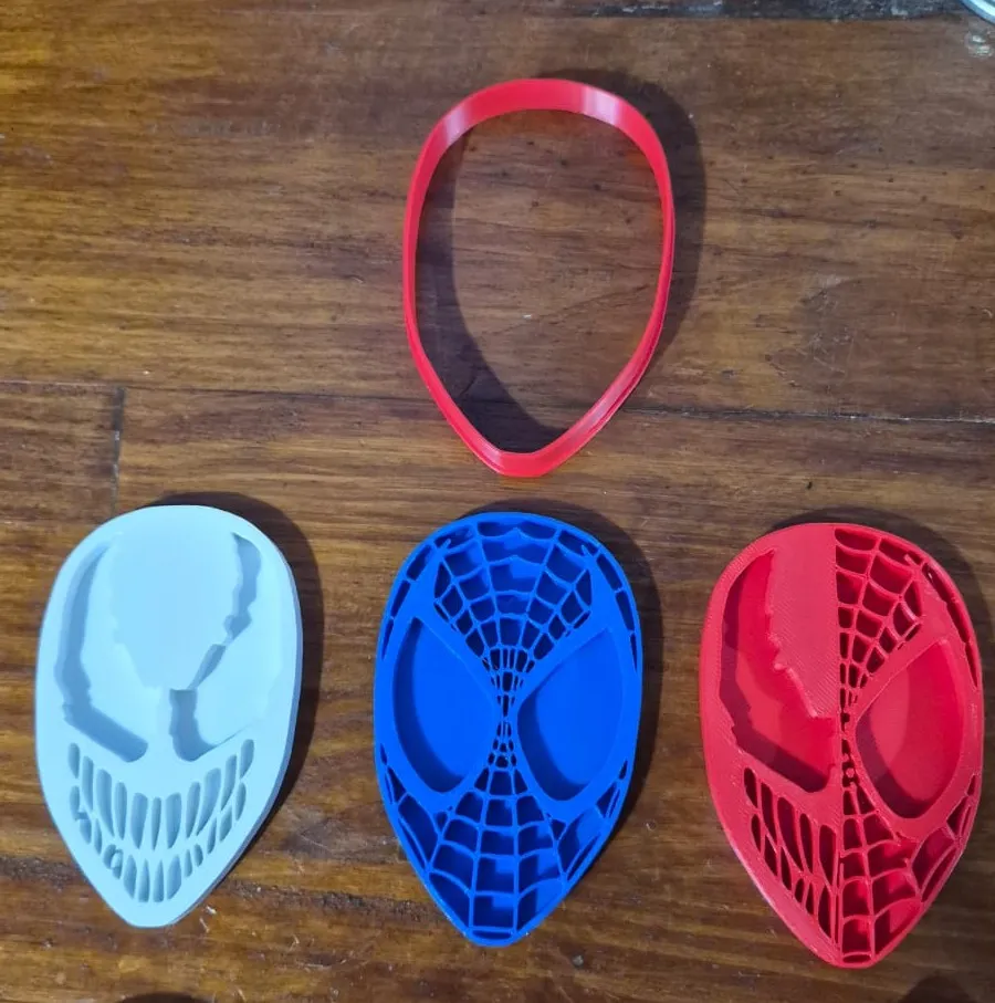Cortantes de galletitas - Spiderman y Venom - Dual, photo 3 of 4 - Cortantes de galletitas - Spiderman y Venom - Dual Household