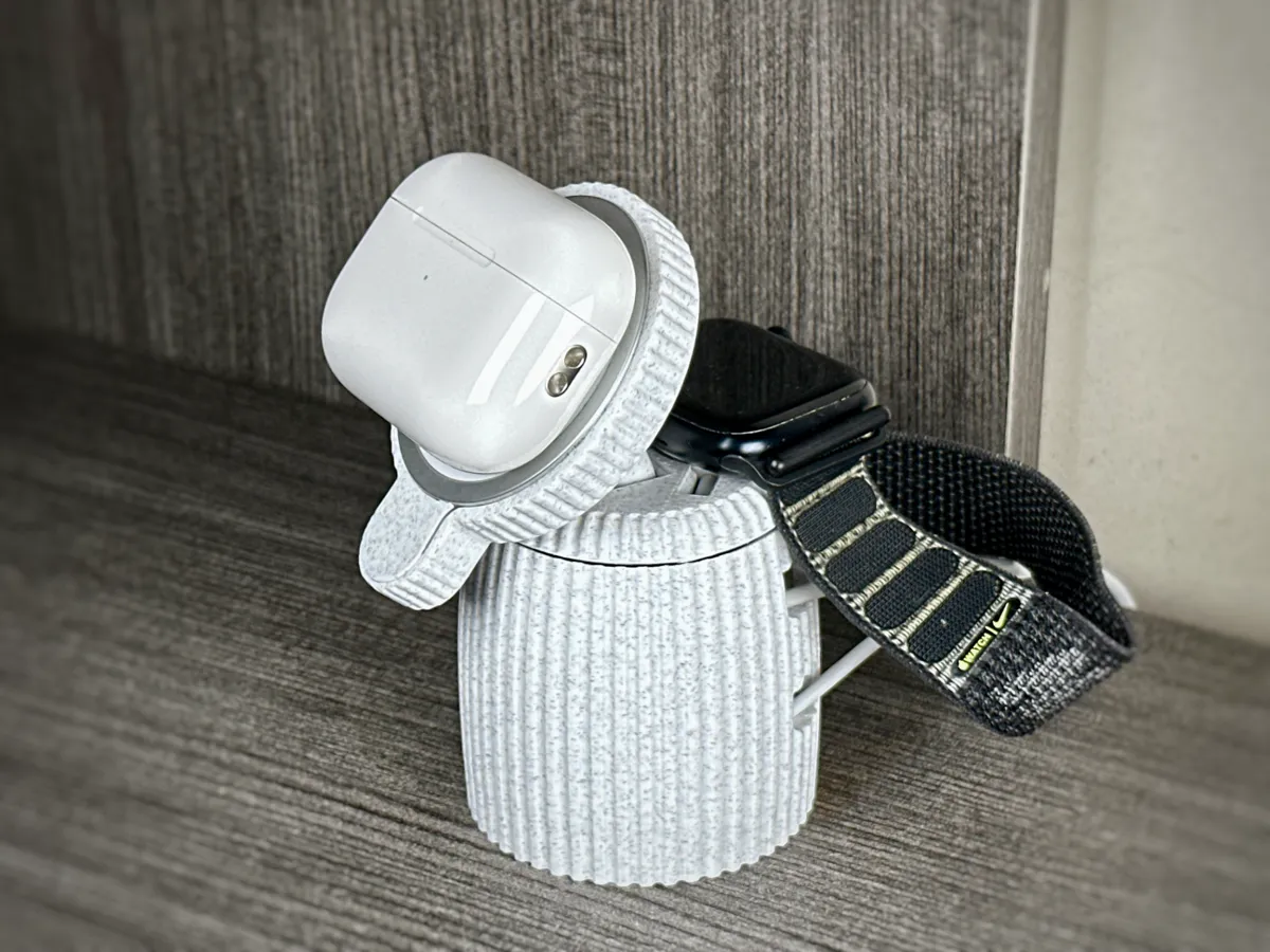 Apple Travel Dock (Standby Mode), photo 3 of 4 - Apple Travel Dock (Standby Mode) Travel & Everyday Carry