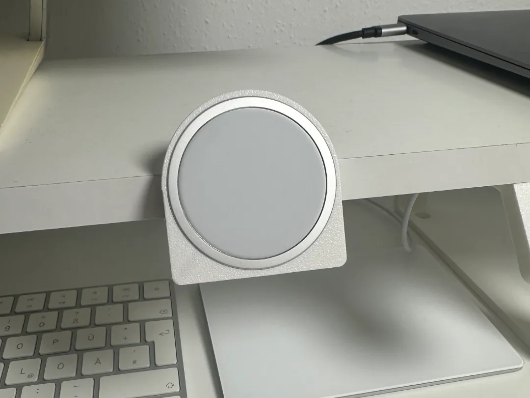 Floating MagSafe Desk Mount