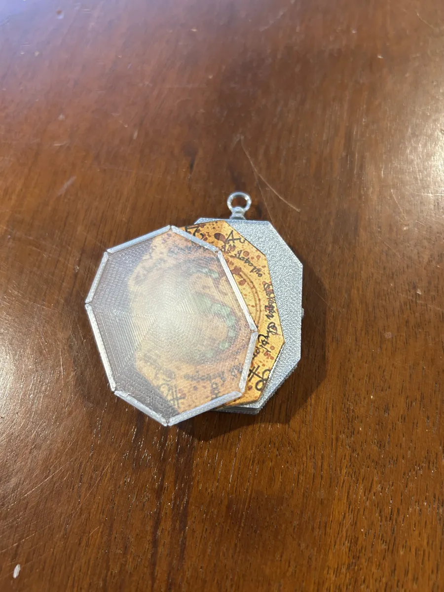 Working Slytherin Locket, photo 3 of 4 - Working Slytherin Locket Jewellery & Accessories