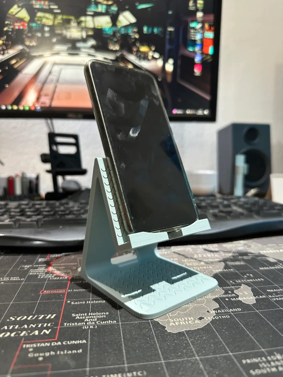 Waves phone holder, photo 2 of 4 - Waves phone holder Tools
