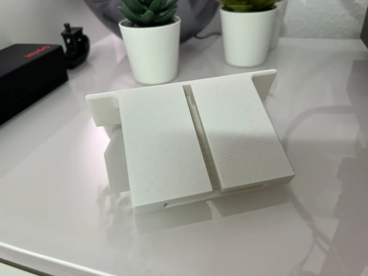 Fanatec DD1/DD2 MagSafe Phone Mount, photo 3 of 4 - Fanatec DD1/DD2 MagSafe Phone Mount Hobby & DIY