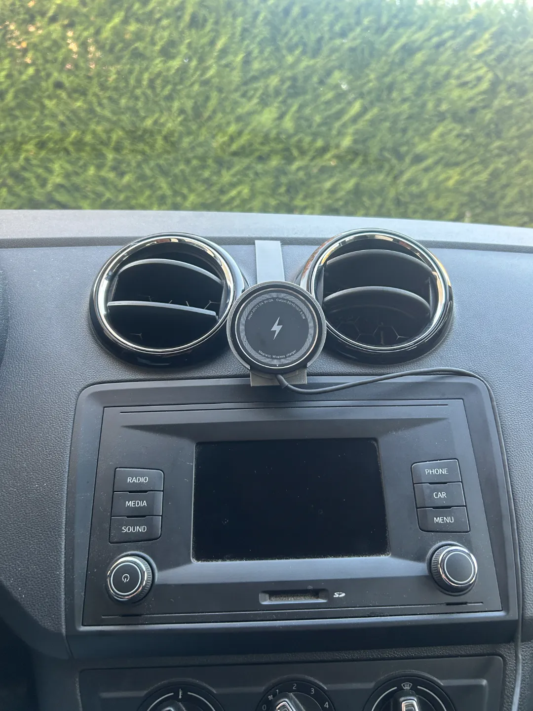 Seat Ibiza MagSafe iPhone Car Mount, photo 3 of 4 - Seat Ibiza MagSafe iPhone Car Mount Tools