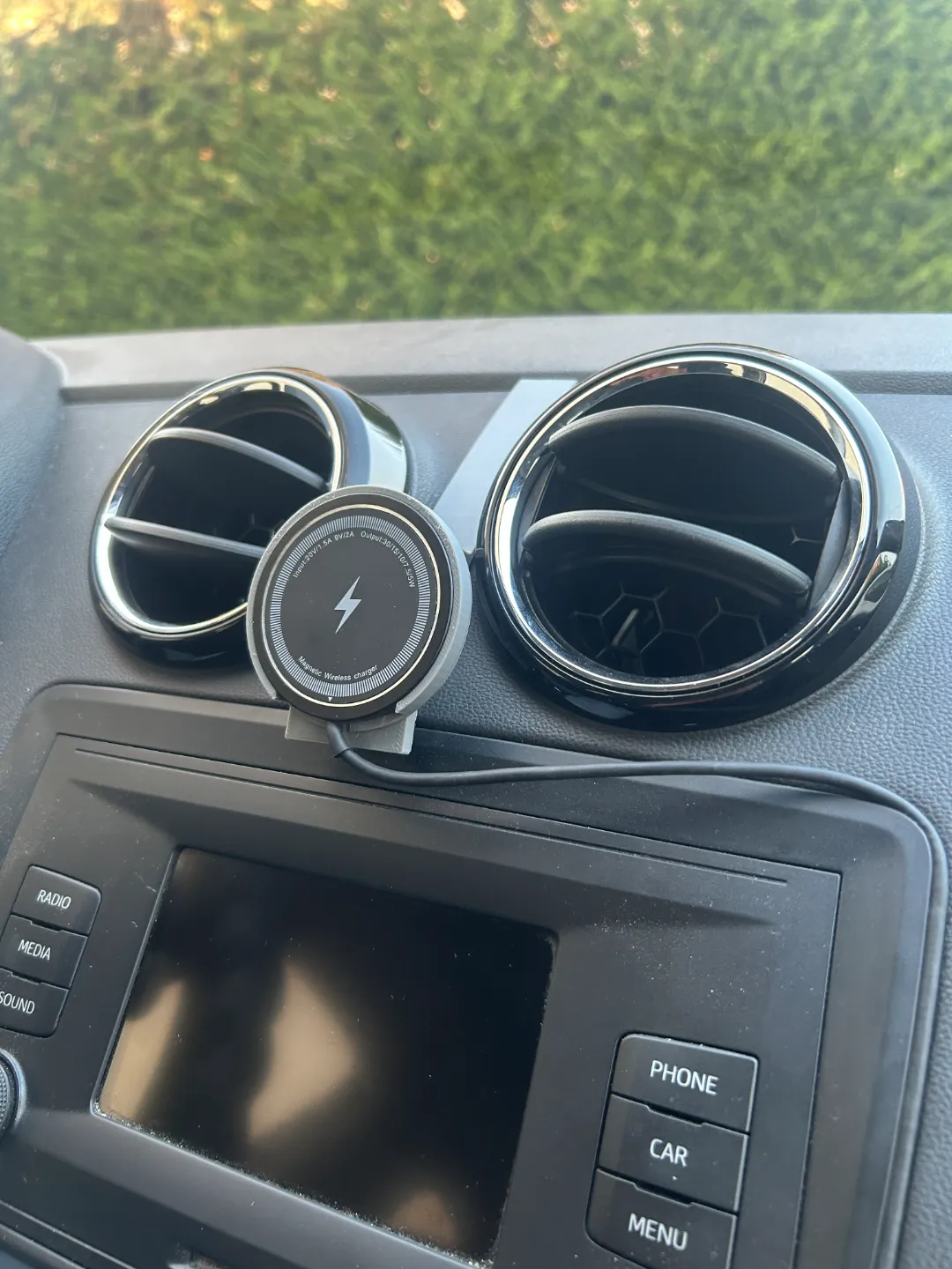 Seat Ibiza MagSafe iPhone Car Mount, photo 4 of 4 - Seat Ibiza MagSafe iPhone Car Mount Tools