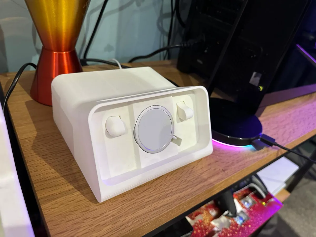 iPhone 12 Standby Mode Dock (w/ Case) - Desk Mobile Stands, in stock in India