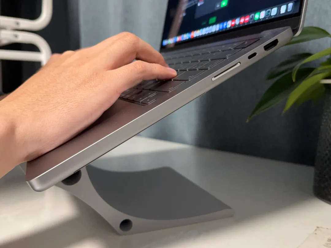 X laptop stander