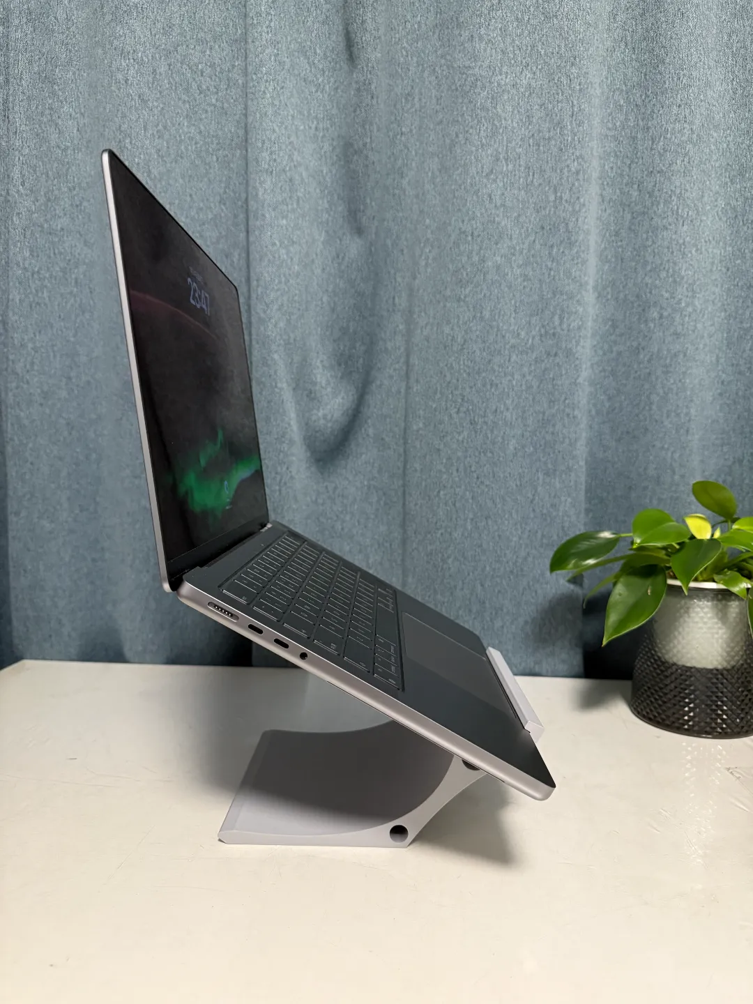 X laptop stander, photo 3 of 4 - X laptop stander Mobile & Device Accessories