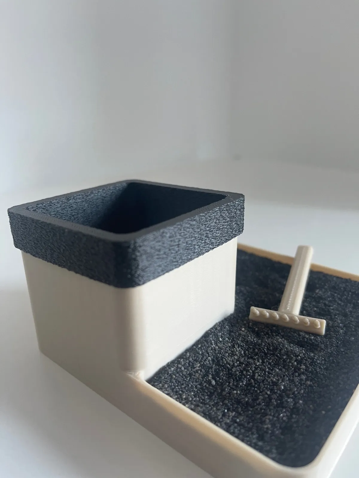 Self Watering Plant Pot Desktop Garden, photo 3 of 4 - Self-watering Planters, selfwateringplanter