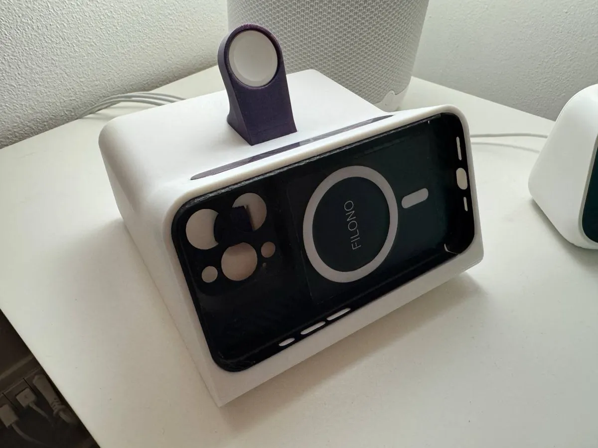 iPhone 15 Pro Standby Mode Dock with Slim Cover, photo 2 of 4 - iPhone 15 Pro Standby Mode Dock with Slim Cover Mobile & Device Accessories
