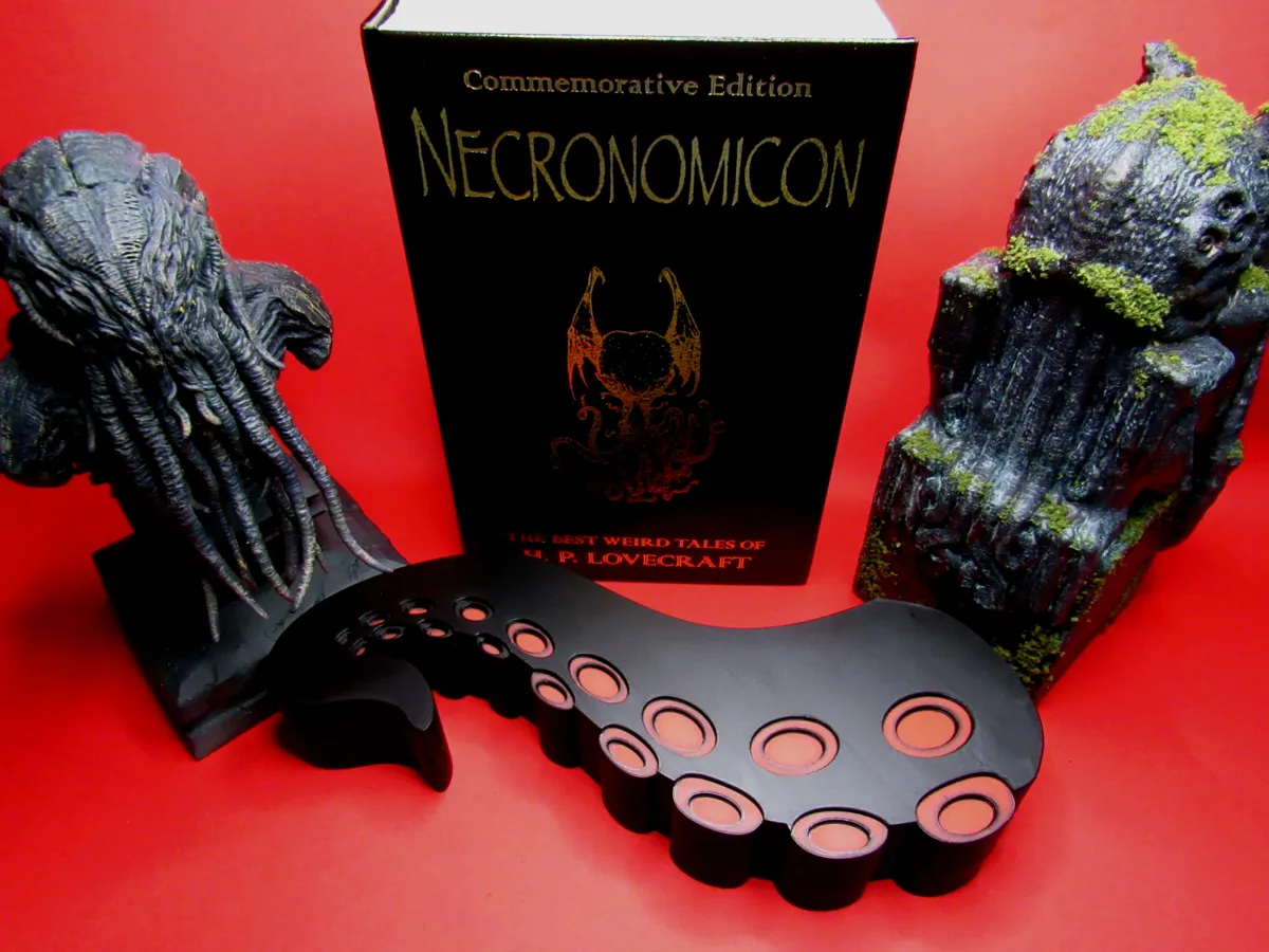 Lovecraftian Cthulhu Tentacle Dice Box, photo 3 of 4 - Lovecraftian Cthulhu Tentacle Dice Box Board Games & Tabletop
