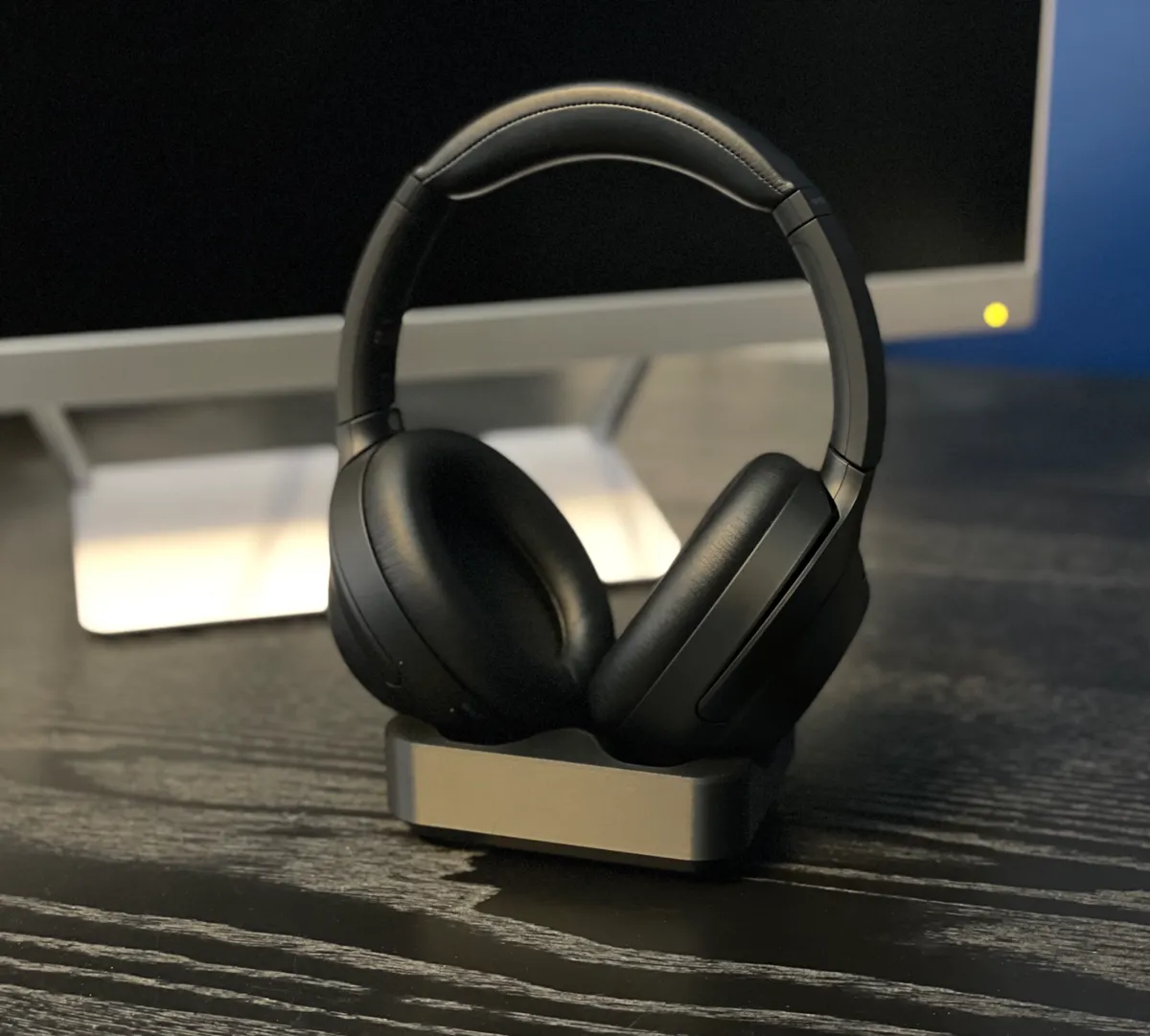 WH-1000XM5 / WH-1000XM4 Weighted Charging Stand, photo 4 of 4 - WH-1000XM5 / WH-1000XM4 Weighted Charging Stand Mobile & Device Accessories