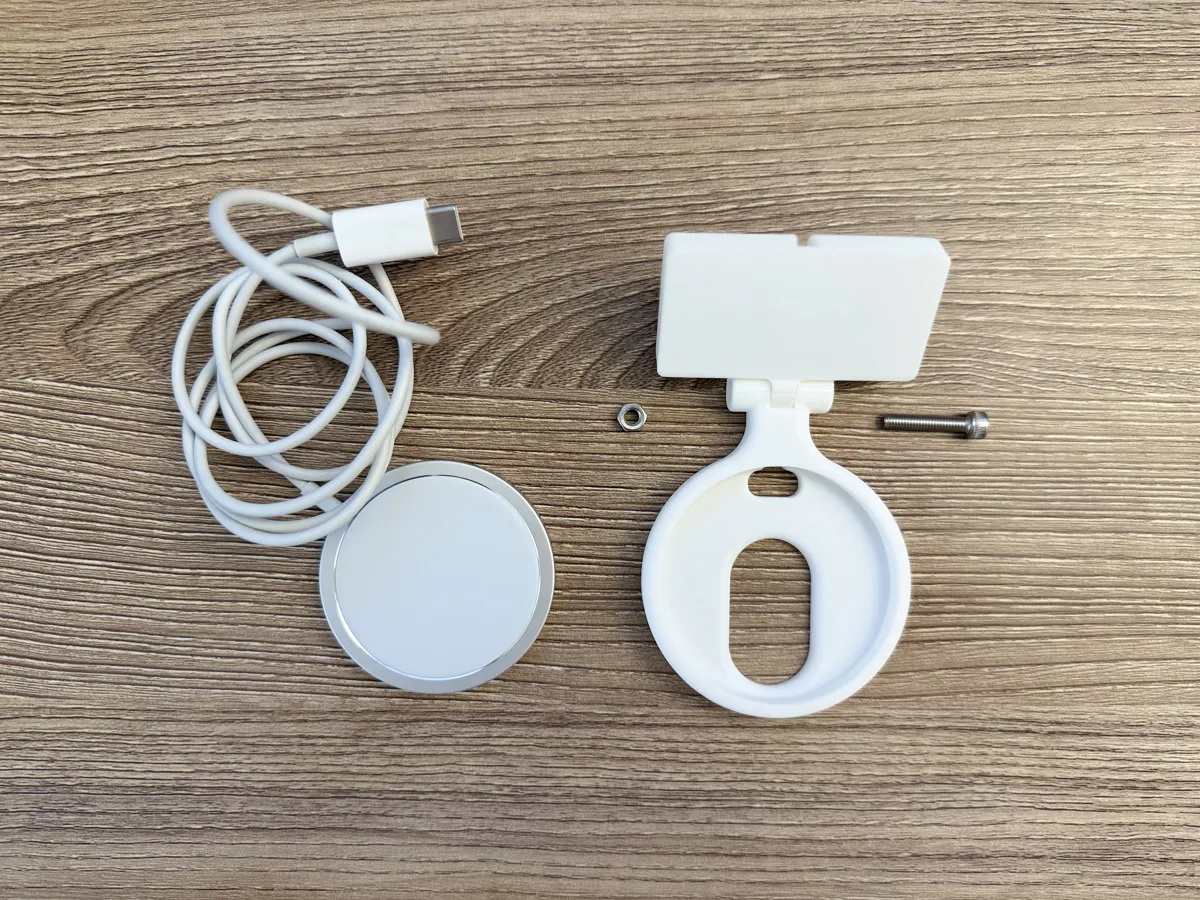 Adjustable MagSafe Monitor Mount, photo 2 of 4 - Adjustable MagSafe Monitor Mount Desk & Office