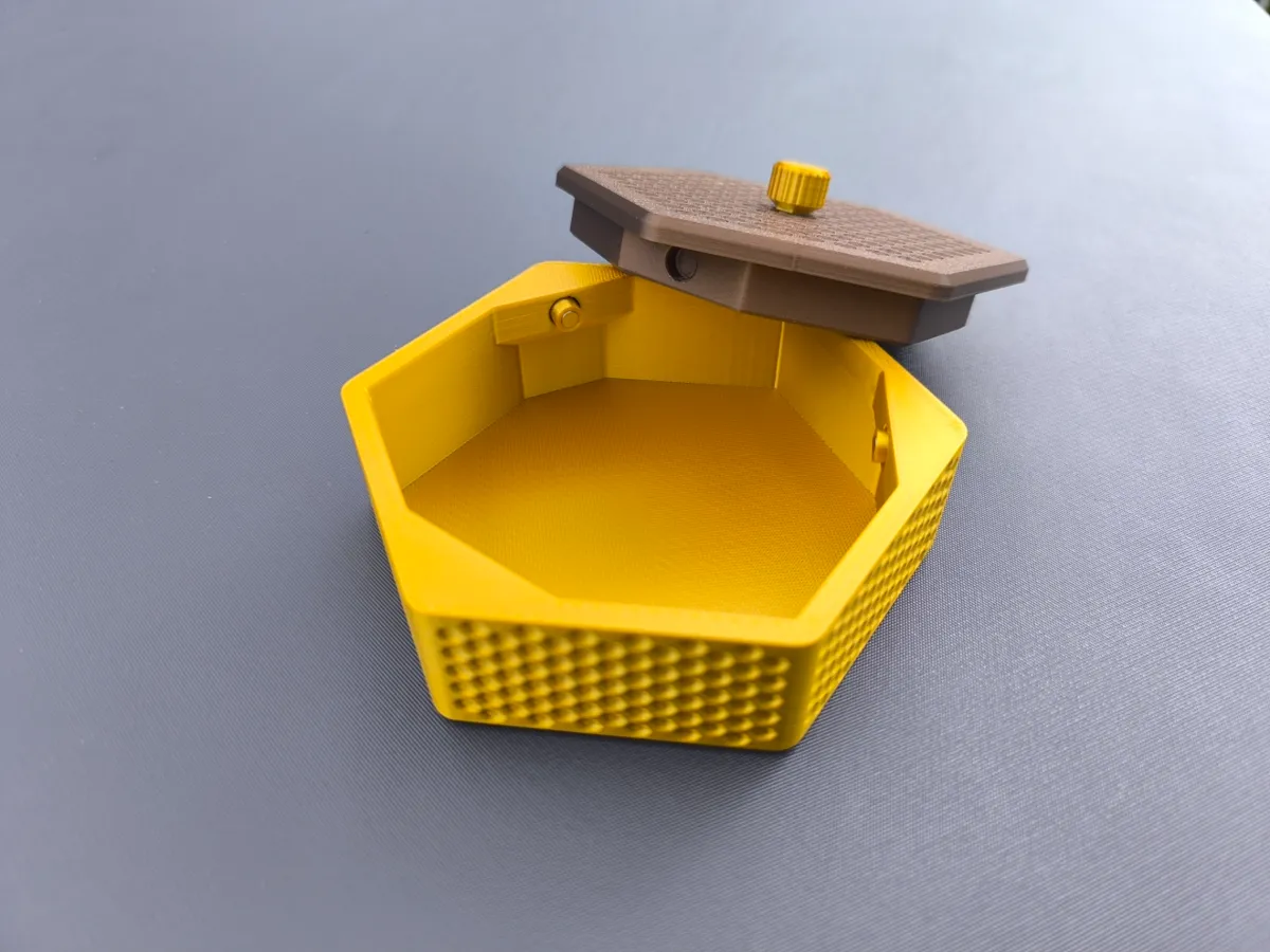 Centrifugal Trick Box - Magnetic Lock, photo 3 of 4 - Centrifugal Trick Box - Magnetic Lock Storage & Organisation