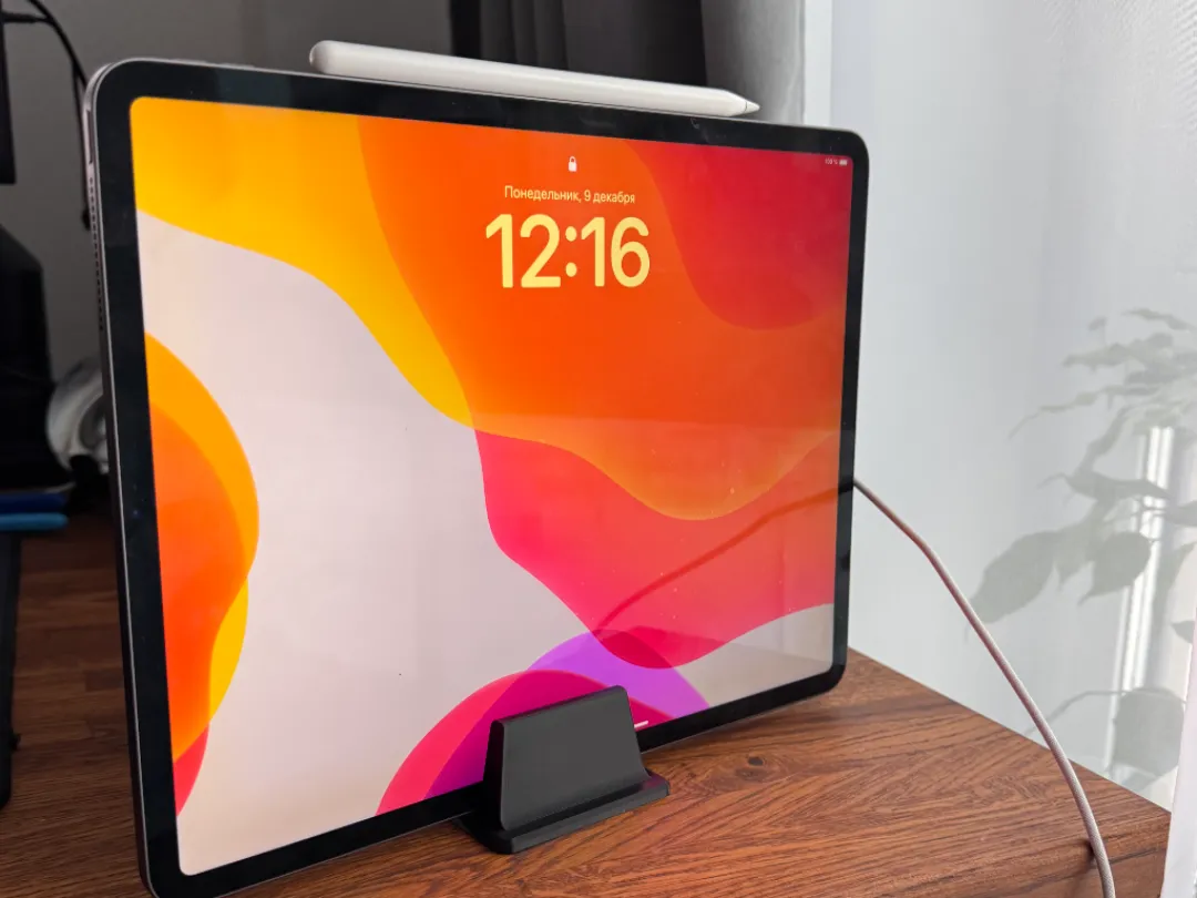 Simple iPad vertical stand - Electronics, in stock in India