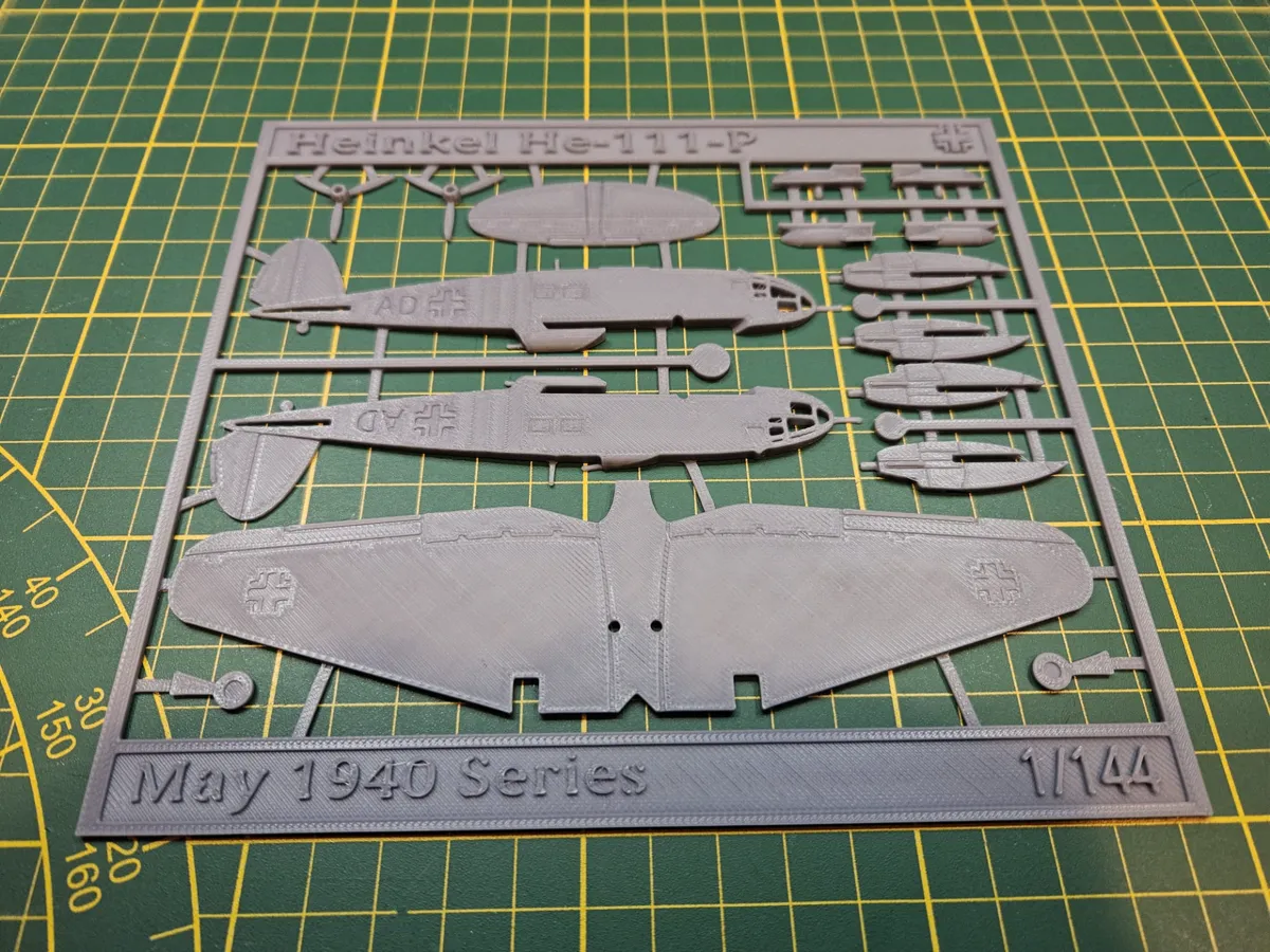 Heinkel He-111-h Card Kit 1/144 "May 1940 Series", photo 4 of 4 - Heinkel He-111-h Card Kit 1/144 "May 1940 Series" Models, RC & Drones