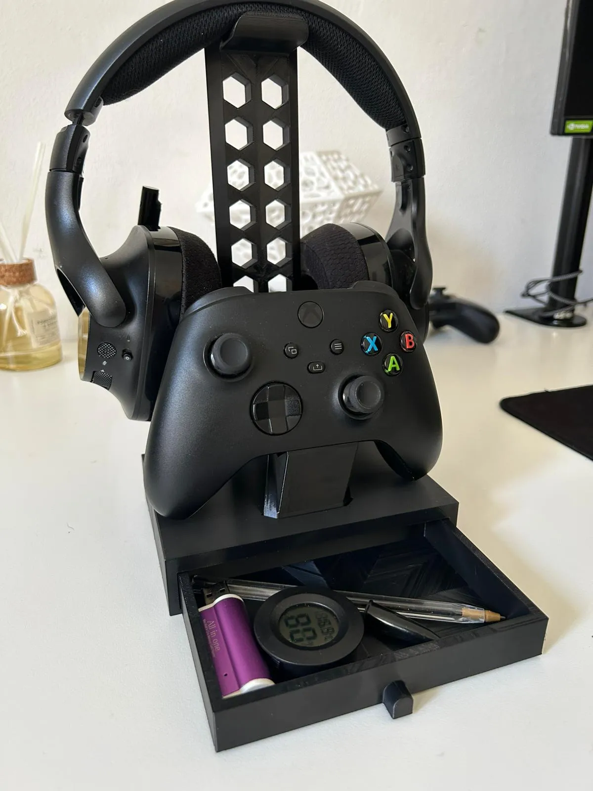 Modular Headset & Controller Stand, photo 2 of 4 - Modular Headset & Controller Stand Mobile & Device Accessories