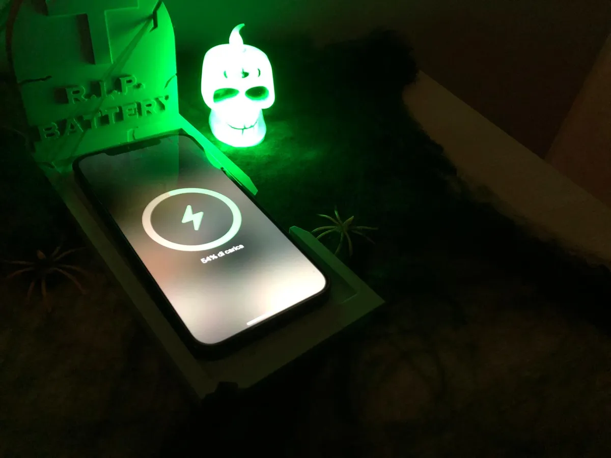 iPhone Stand with MagSafe, Halloween theme, photo 2 of 4 - iPhone Stand with MagSafe, Halloween theme Household