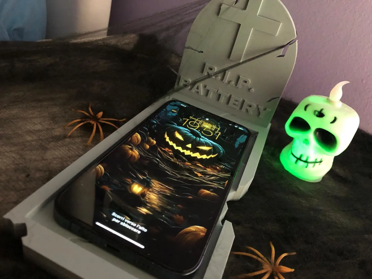 iPhone Stand with MagSafe, Halloween theme, photo 4 of 4 - iPhone Stand with MagSafe, Halloween theme Household