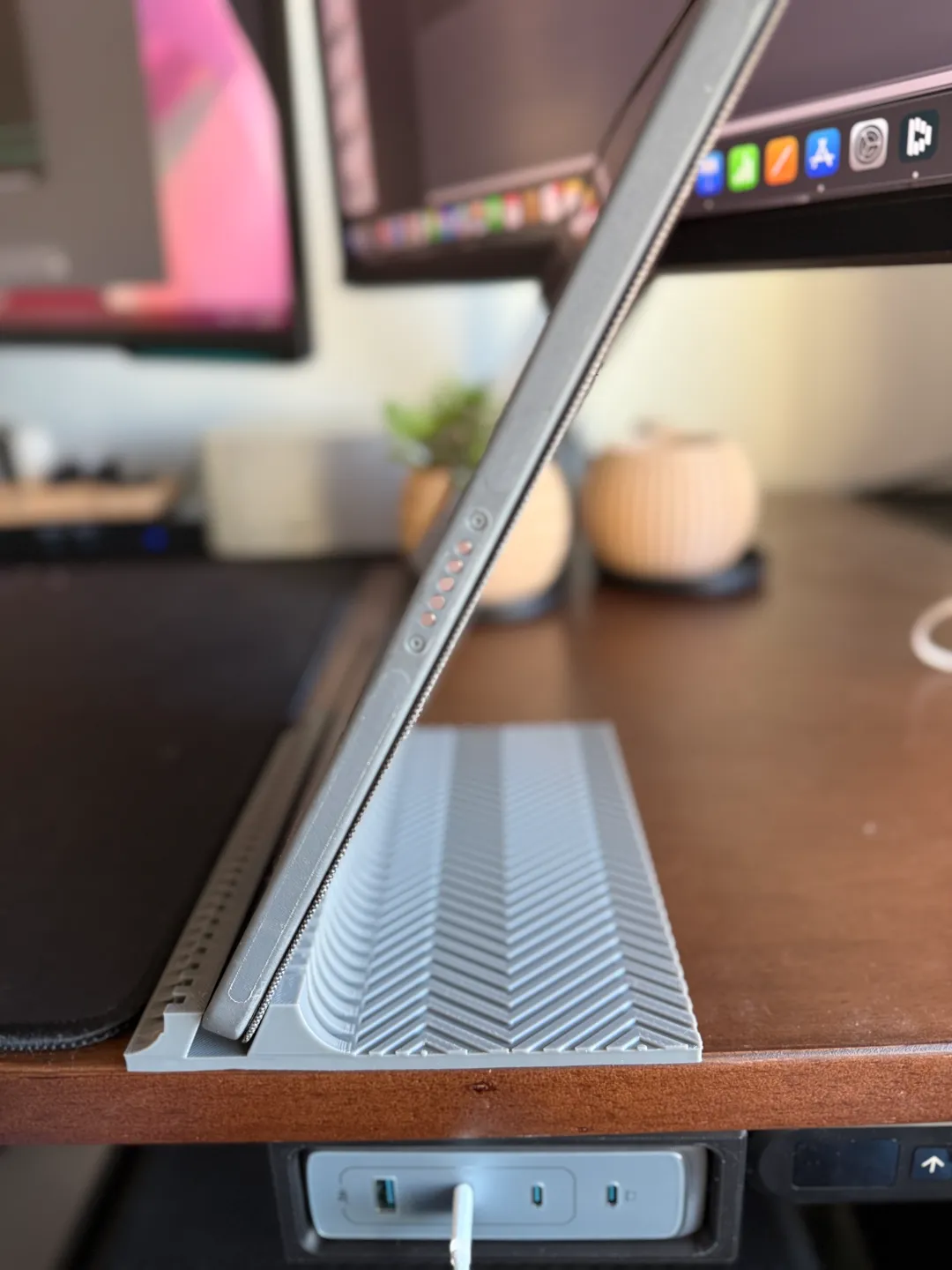 25° Tablet Stand - Stylish, Stable, Case-Friendly, photo 3 of 4 - 25° Tablet Stand - Stylish, Stable, Case-Friendly Mobile & Device Accessories