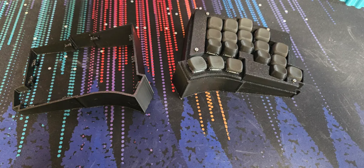 Totem Keyboard Tent, photo 2 of 4 - Totem Keyboard Tent Mobile & Device Accessories