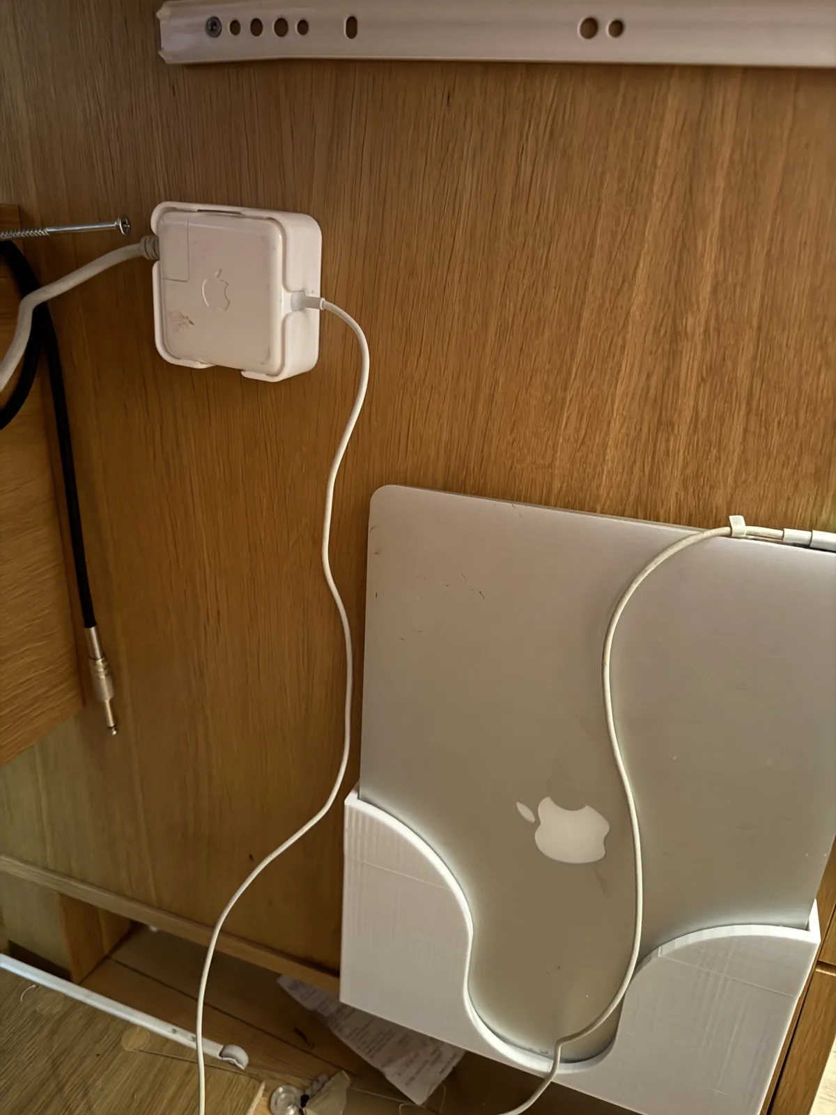 Apple 45W MagSafe 2 power adapter wall mount - Gadgets, in stock in India