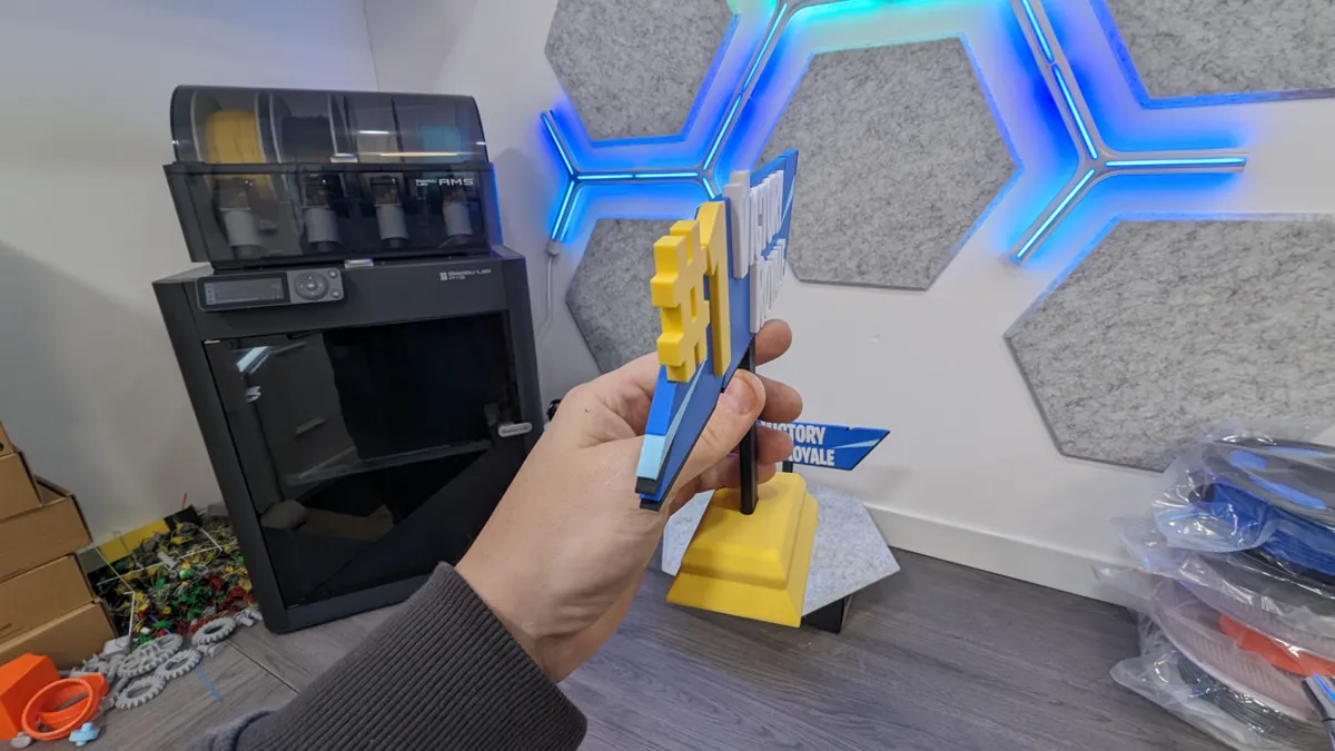 Fortnite Trophy #1 Victory Royale, photo 3 of 4 - Fortnite Trophy #1 Victory Royale Art
