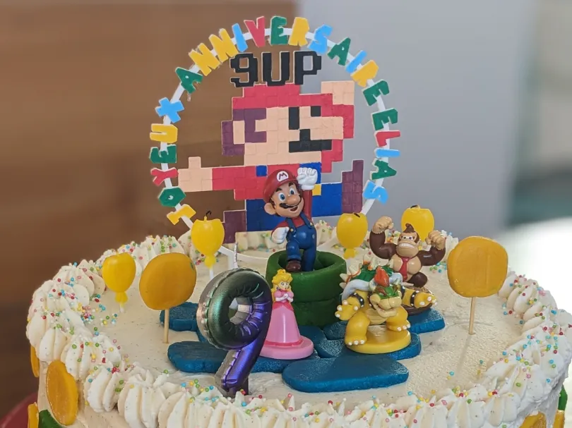 Cake topper Mario