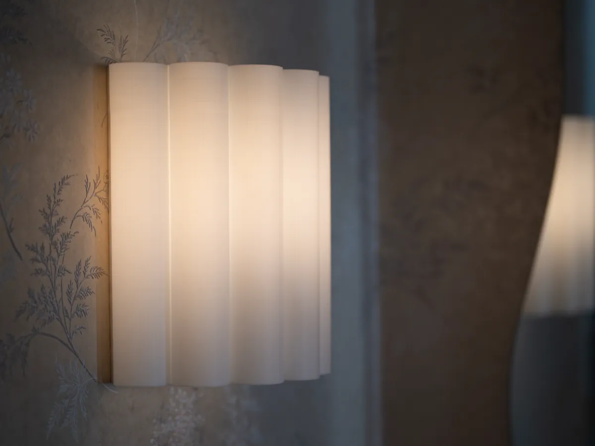 Uppladdningsbar vägglampa i skandinavisk stil