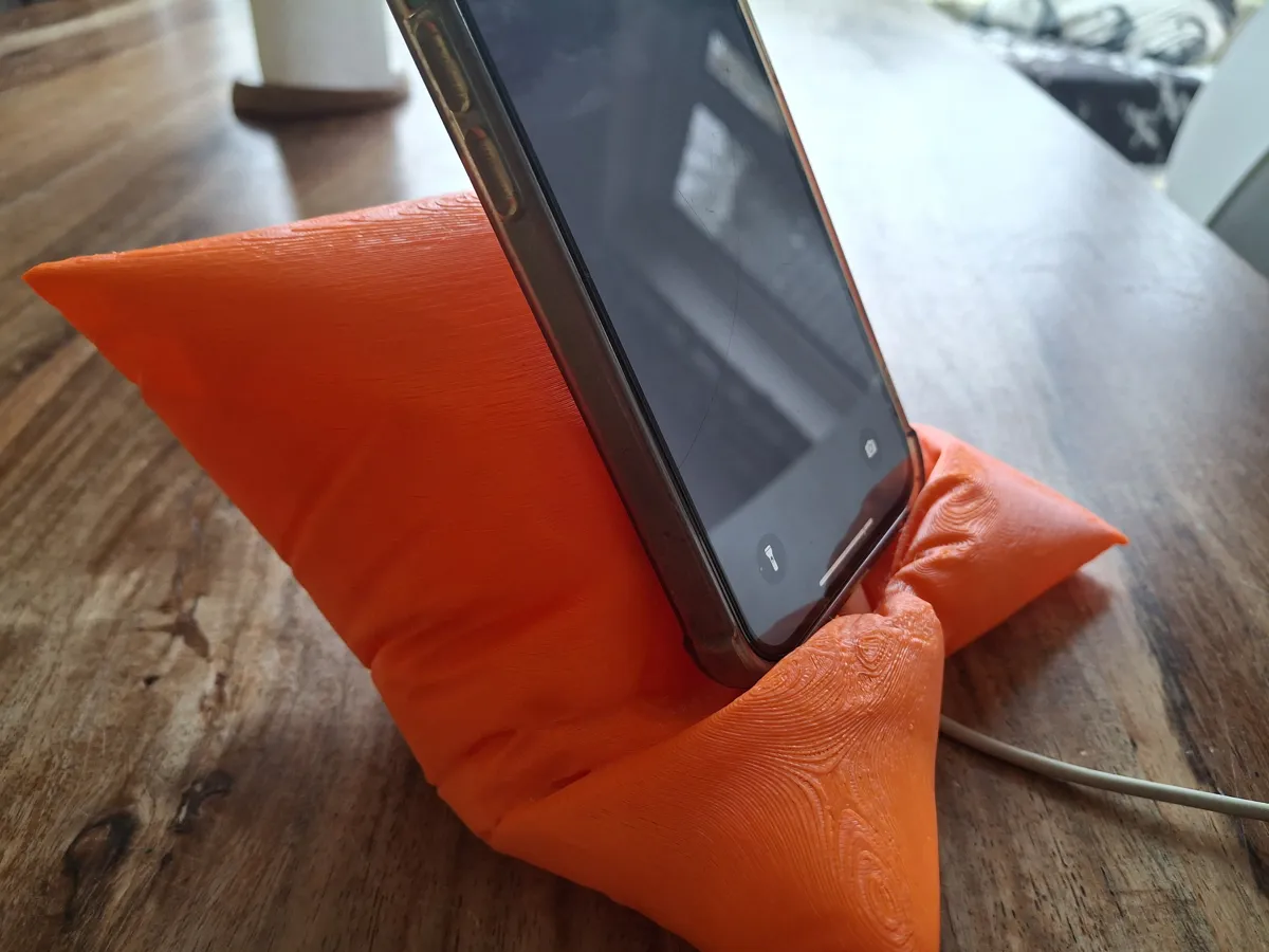 Pillow Effect Phone Stand, photo 2 of 4 - Pillow Effect Phone Stand Tools