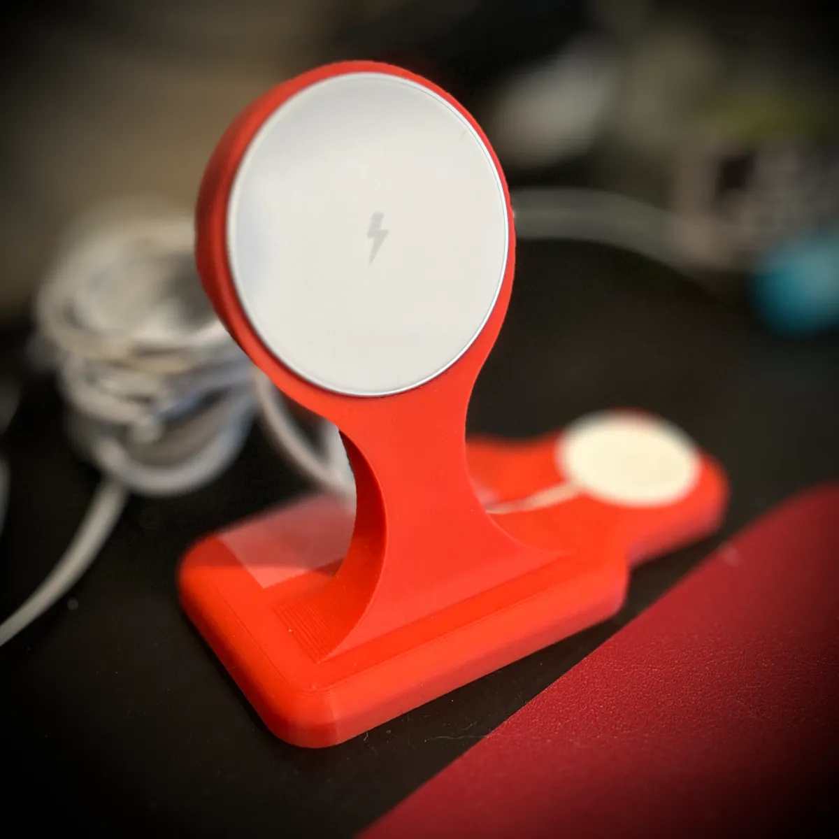 Charging stand for iPhone and Apple Watch, photo 4 of 4 - Charging stand for iPhone and Apple Watch Household