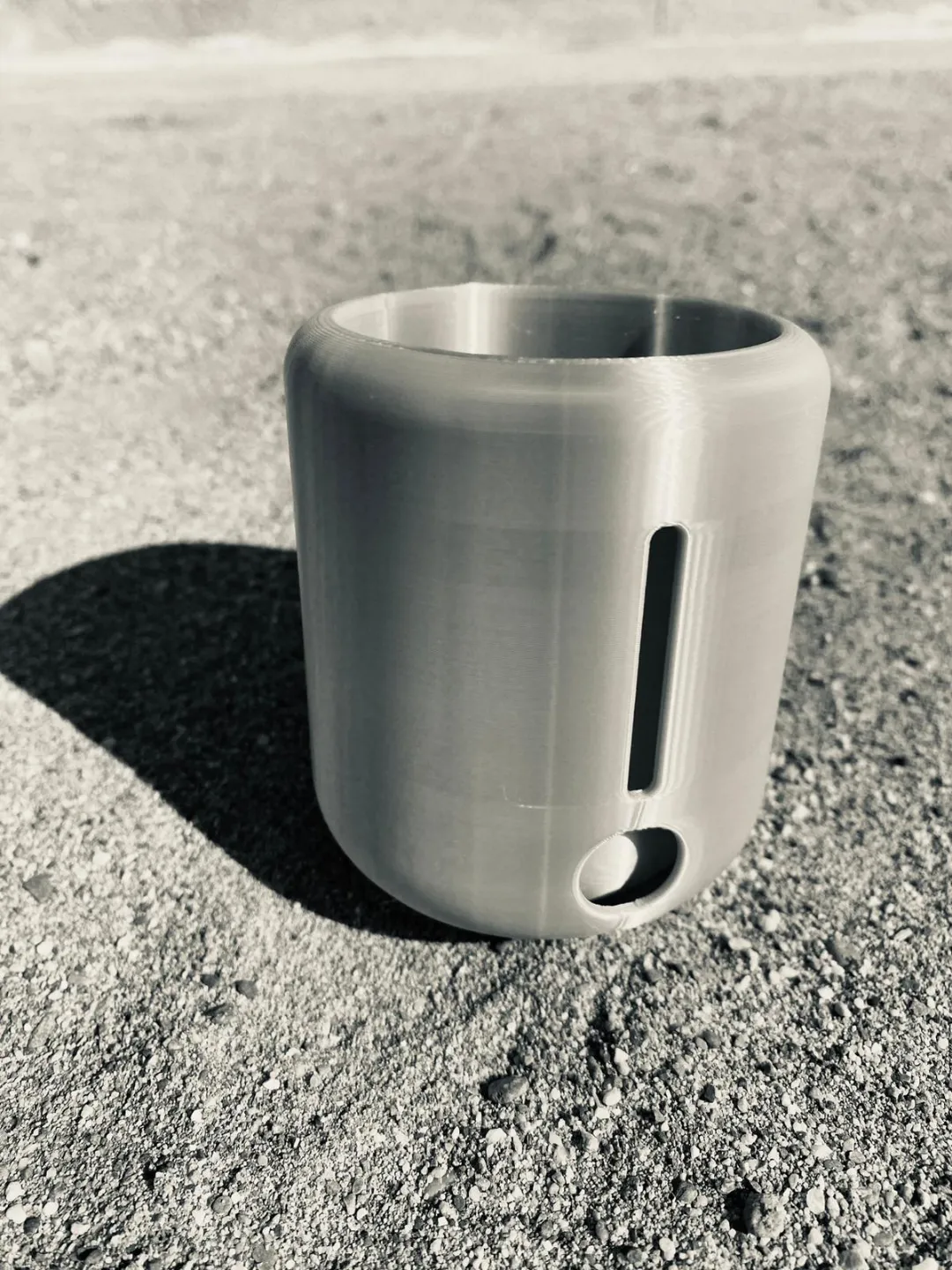 Minimalist Round Self- Watering Plant Pot, photo 2 of 2 - Self-watering Planters, planter
