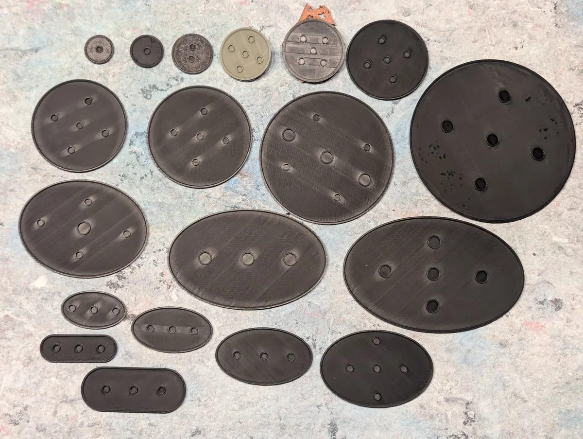 Wargaming Bases ALL SIZES Magnet | 32mm miniature, photo 3 of 3 - Wargaming Bases ALL SIZES Magnet | 32mm miniature Board Games & Tabletop