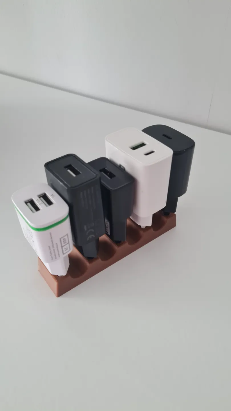 Wall Charger holder/USB Ladenetzteil halter, photo 2 of 4 - Wall Charger holder/USB Ladenetzteil halter Mobile & Device Accessories