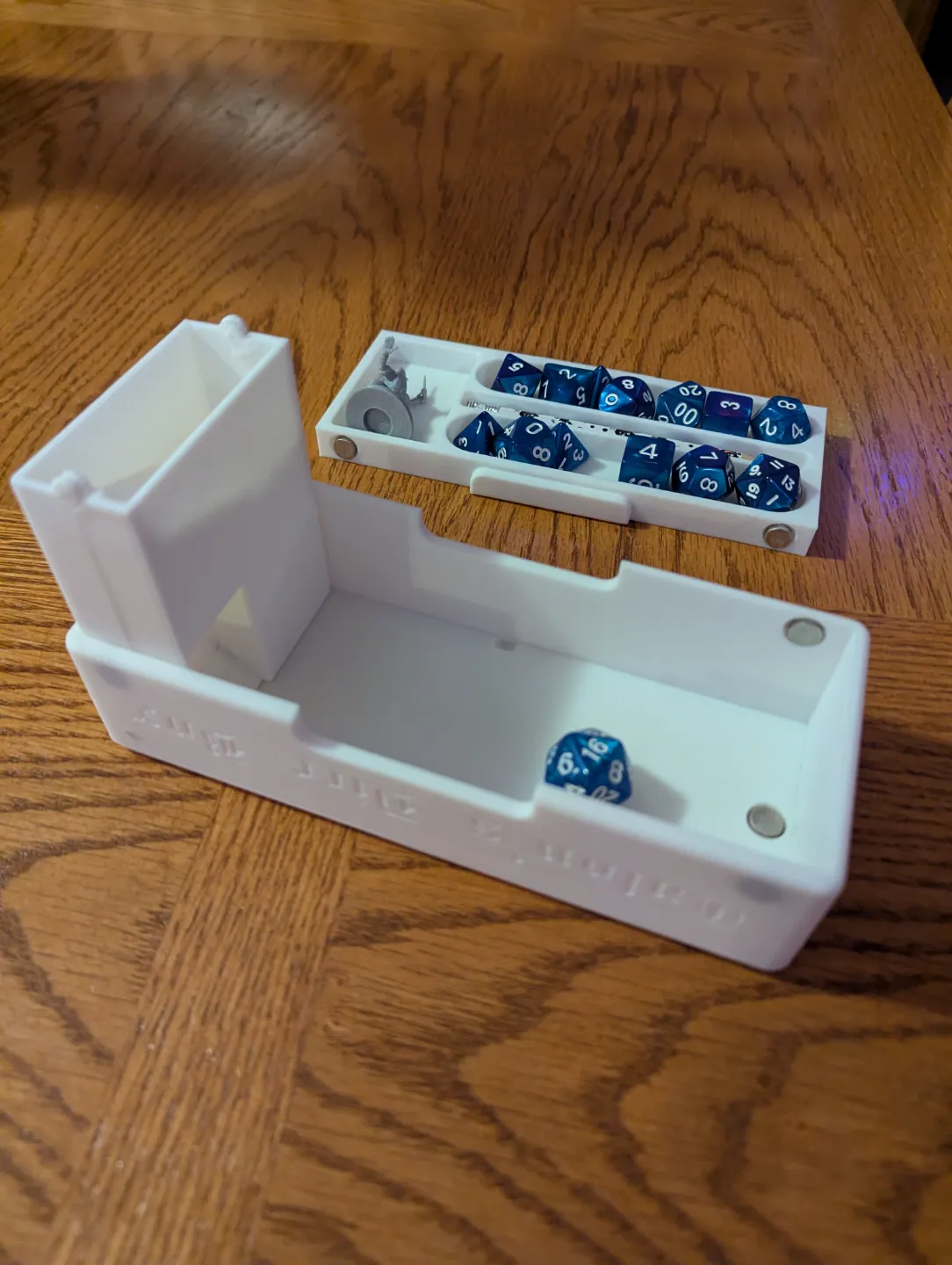 D&D Dice Box v6, photo 2 of 4 - D&D Dice Box v6 Toys, Games & Hobbies