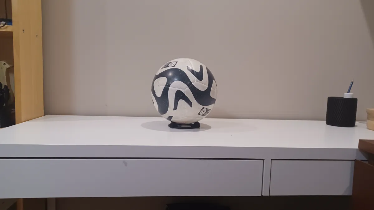 Discrete Sport Ball Holder