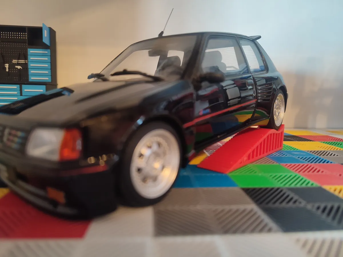 Rampes de levage pour voiture miniature 1:18, photo 2 of 4 - Rampes de levage pour voiture miniature 1:18 Miniatures